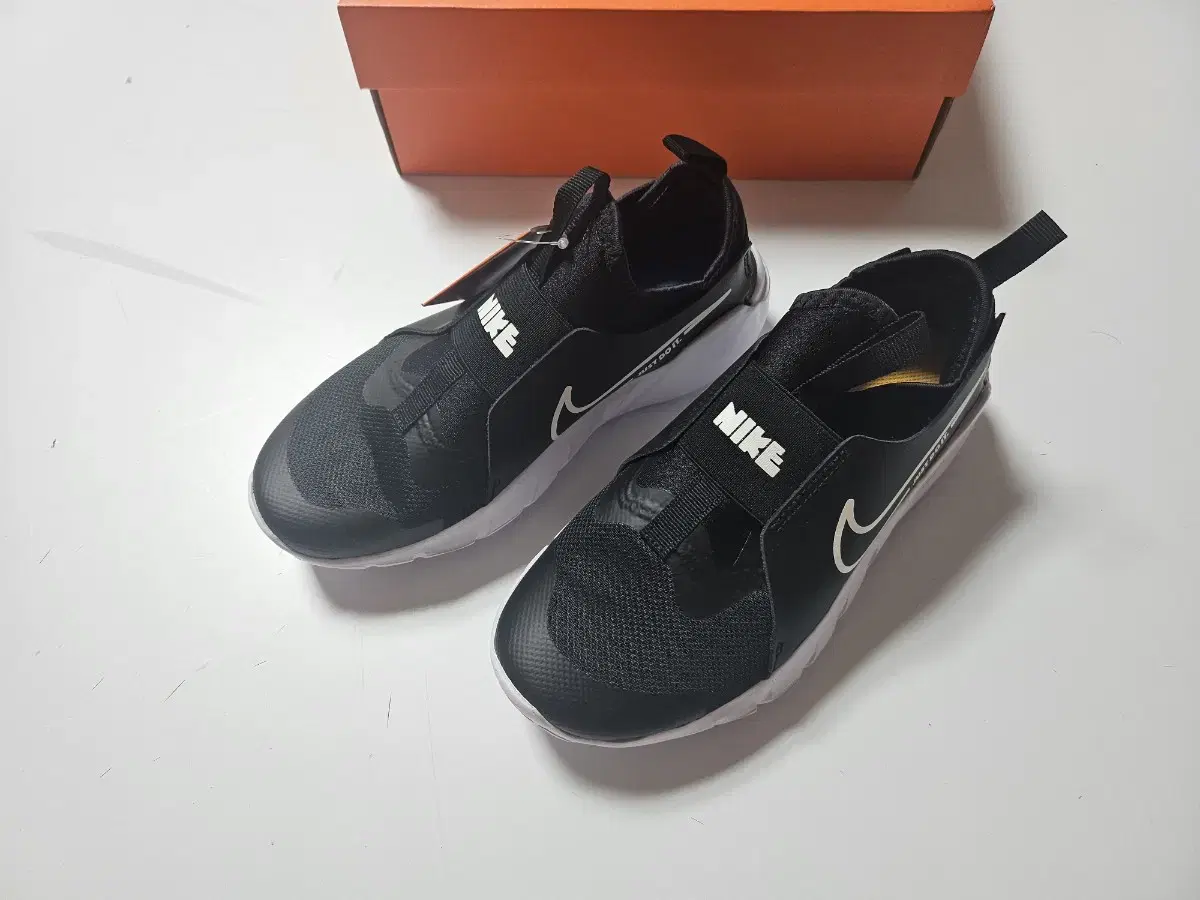 DJ6038-002 Nike Kids Junior Flex Runner 2 230