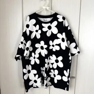 Naptime. 플라워 올 패턴 프린트 T-SHIRTS - BLACK