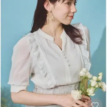 노엘라 퍼프 프릴 블라우스