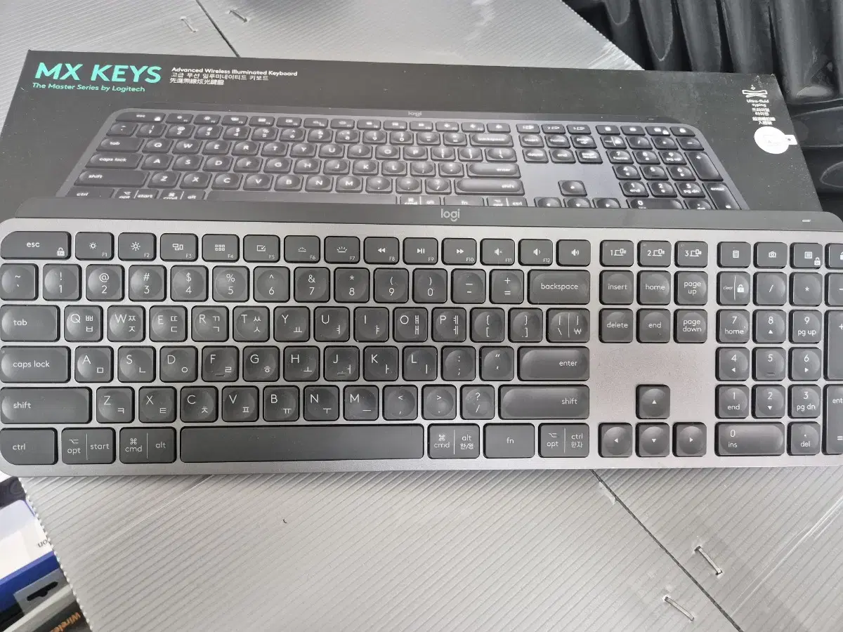 Logitech MX Keys