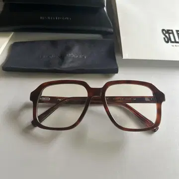시착만 한 상품 PROJEKT PRODUKT 안경 케이스 포함