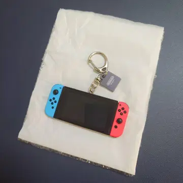 닌텐도 뮤지엄 한정 게임 하드 키링 Switch