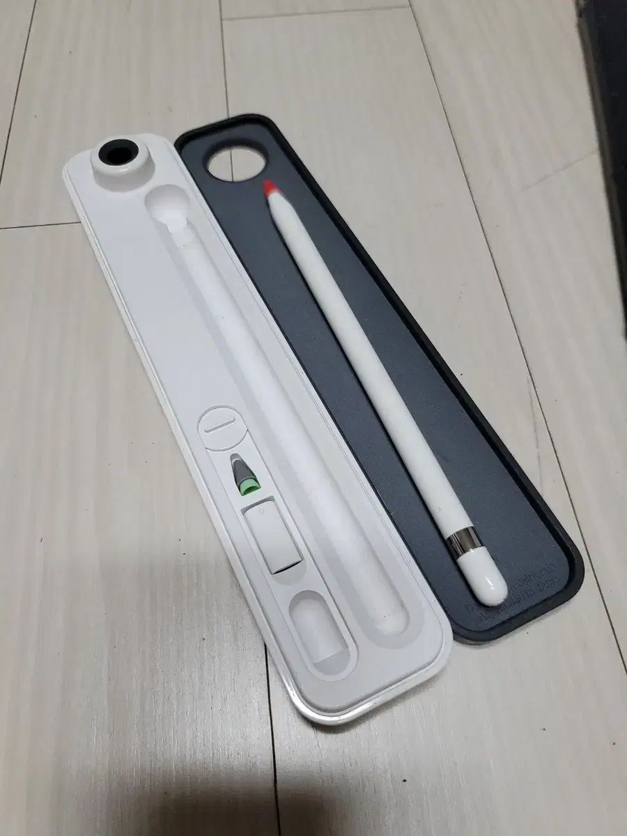 Apple Pencil 1st Generation + Belkin Case