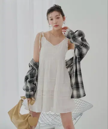 Chico 코튼 레이스 프릴 캐미 미니 원피스