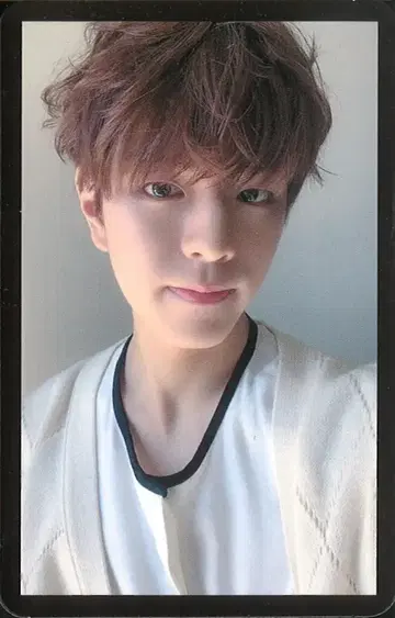 StrayKids Seungmin YELLOW WOOD 검은색 테두리