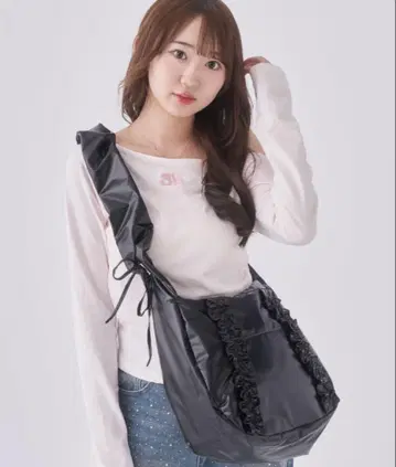 [최종 가격 인하] 쿠보타 모모카 프릴 숄더백