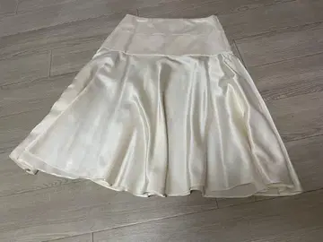 Drawer 아이보리 플레어 스커트 36
