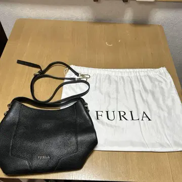 훌라 블랙 가죽 숄더백 새상품급