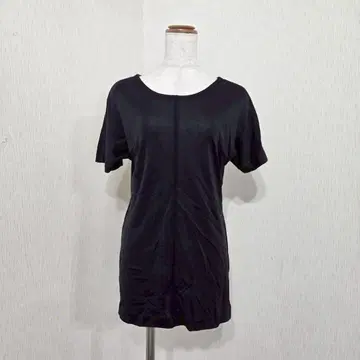 PINORE 백 크로스 디자인 티셔츠 블랙 면100% 사이드 슬릿
