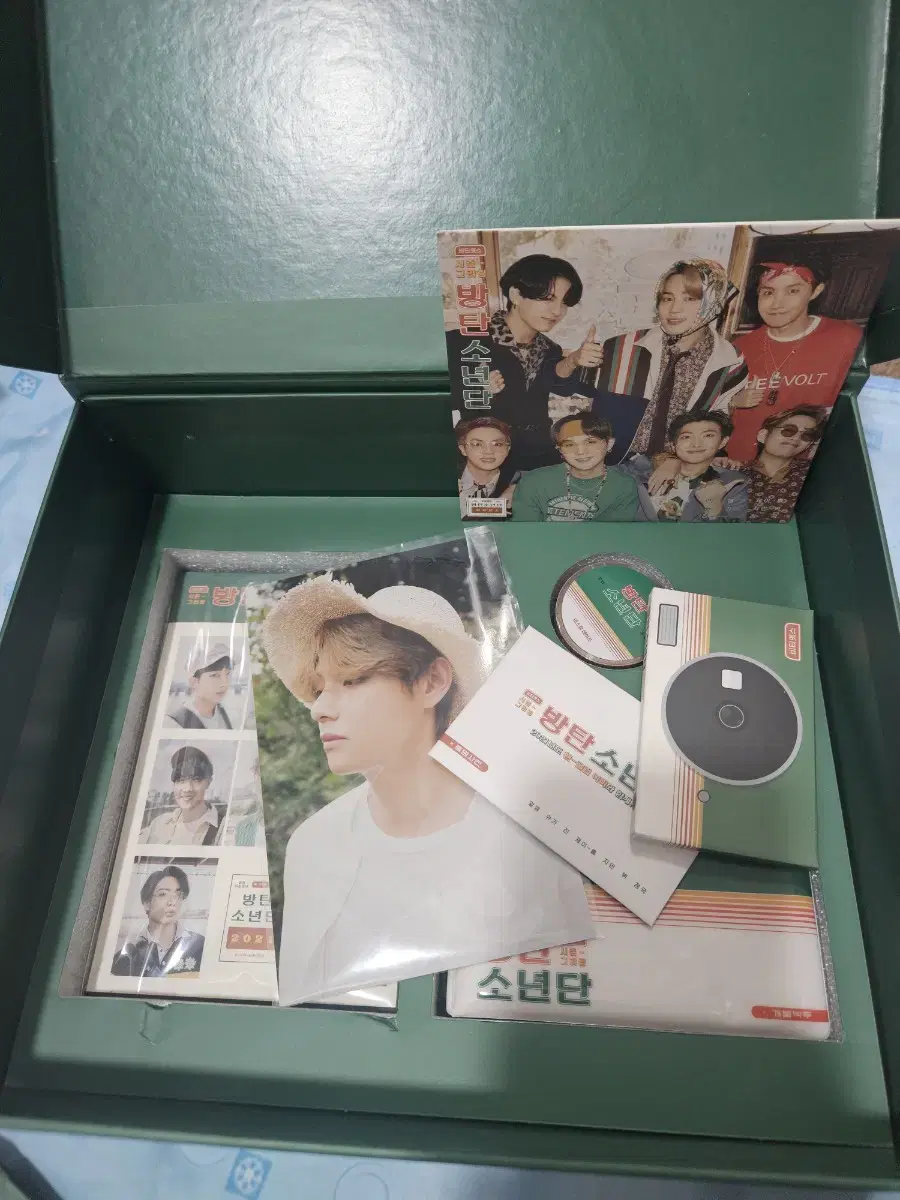 Bangtan BTS 2021 Season's Greetings Random Printed Photo Taehyung V