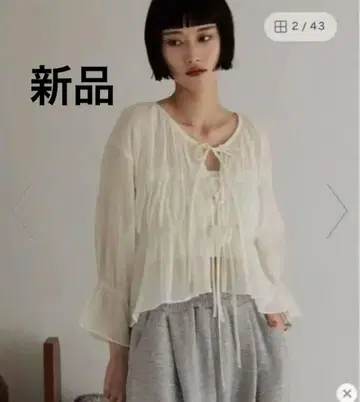 로리즈팜 요류 셔링 블라우스 아이보리