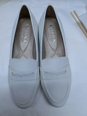 DIANA 화이트 로퍼 23cm