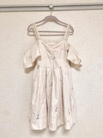 리즈리사 꽃무늬 자수 오프숄더 원피스