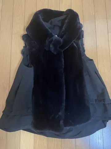 trois 후드 부착 퍼 베스트