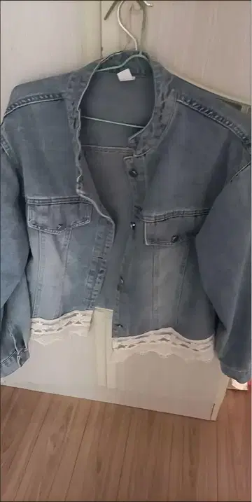 레이스 장식 라이트 블루 숏 데님 자켓