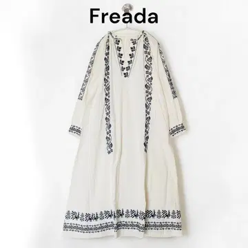 새상품 택 포함 금년 Freada 프리다 자수 롱 원피스 화이트
