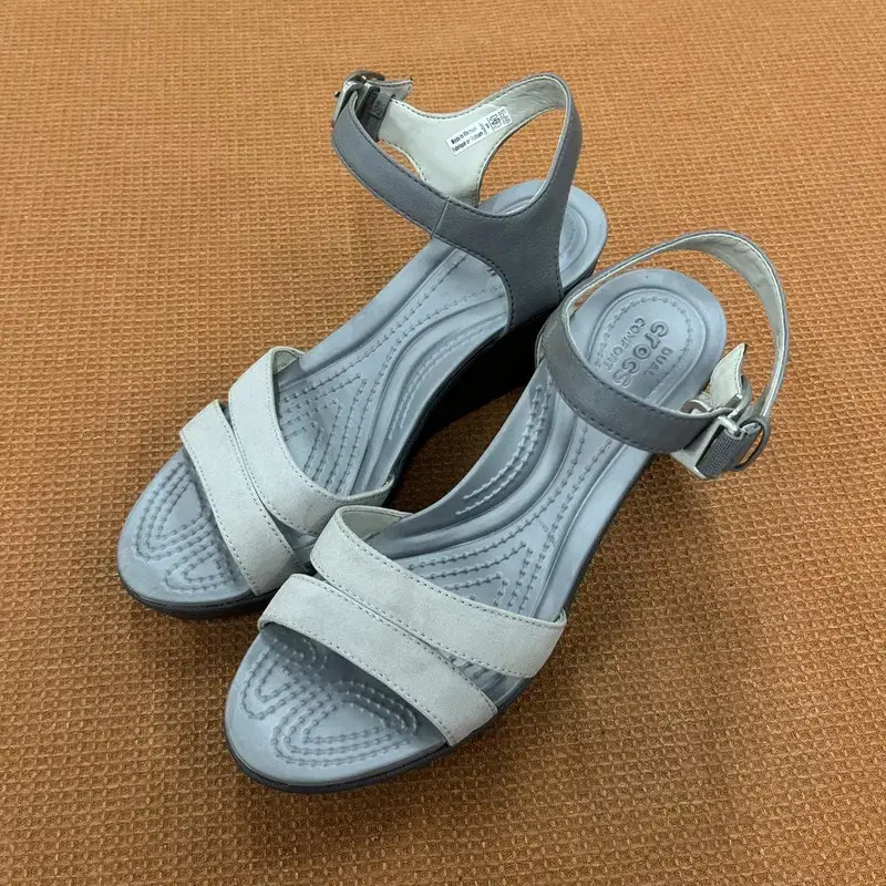 Crocs lay 2 Angle Strap Wedge Sandals W6 G05830
