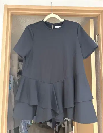 VIRINA 플레어 튜닉 블랙