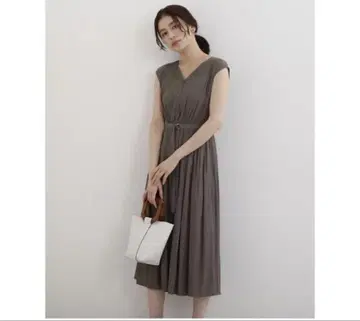 내추럴 뷰티 베이직 데신 개더 원피스 카키 S