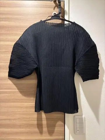 르 쉘 블루 디자인 블랙 반팔 셔츠