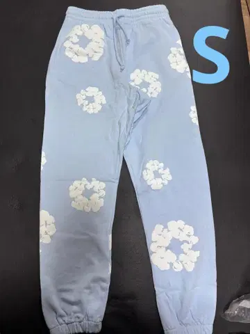 데님 티어스 Denim Tears 신상 Wreath 스웨트 팬츠 S