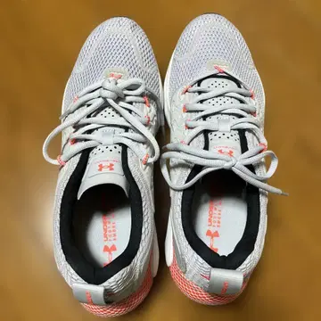 Under Armour 신발 그레이/핑크