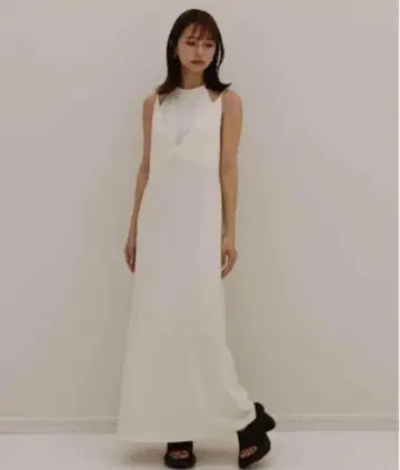 Reurie 레우리에 화이트 슬리브리스 롱 원피스 티셔츠