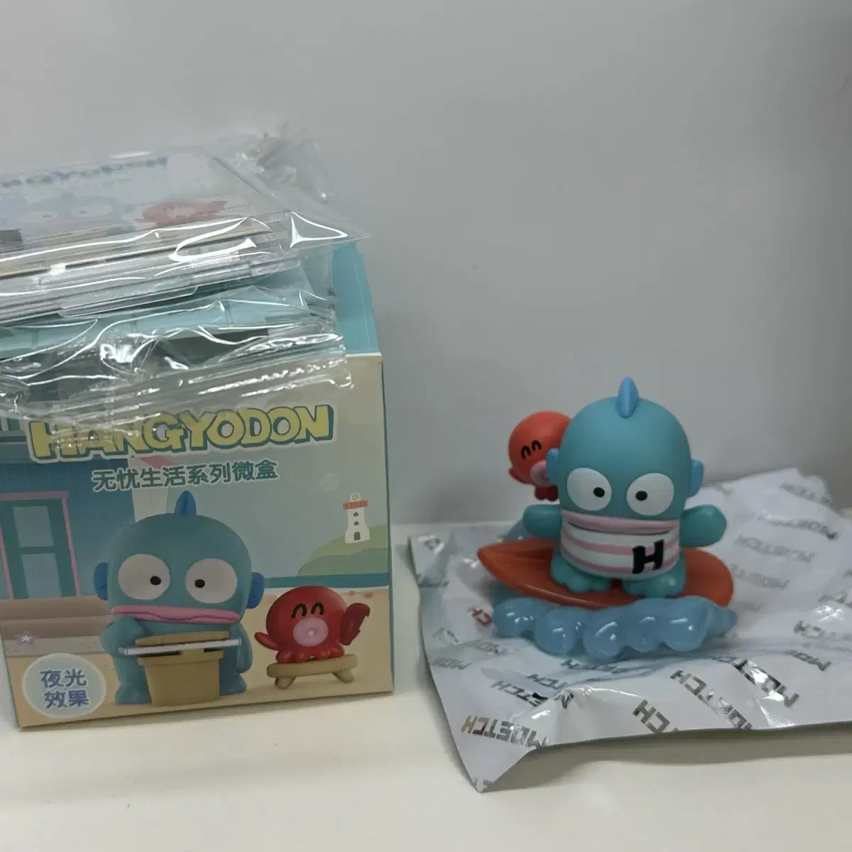 Hangyo-dong Daily Life Series Glow-in-the-Dark Figure Surfing