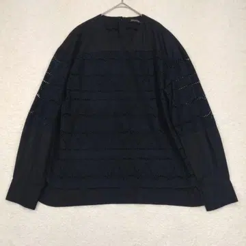 미즈이로 인드 코튼 레이스 콤비 블라우스 크루넥 풀오버 블랙 컬러