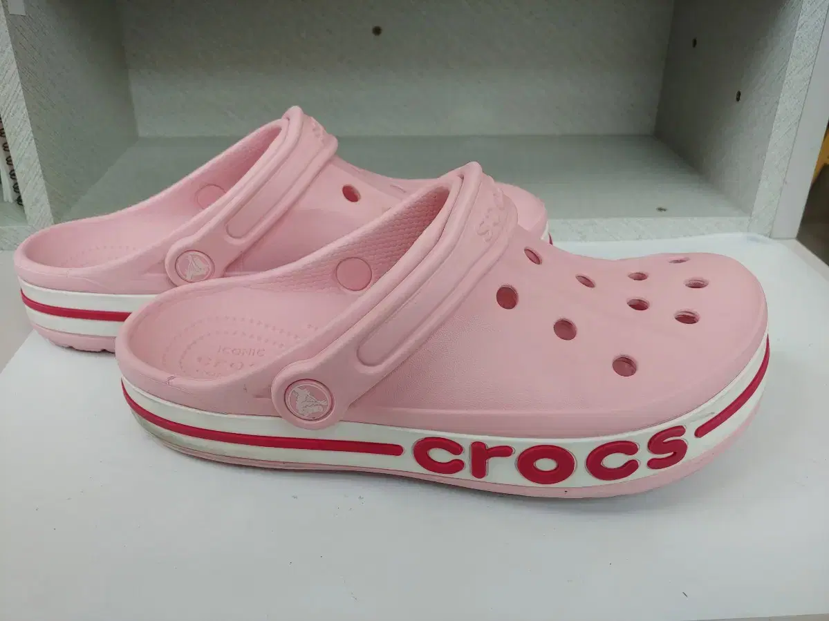 Crocs M6/W8