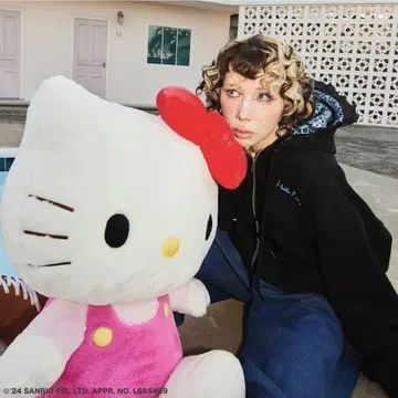 RE. 나카 리이사 헬로키티 지퍼 후드티 블랙