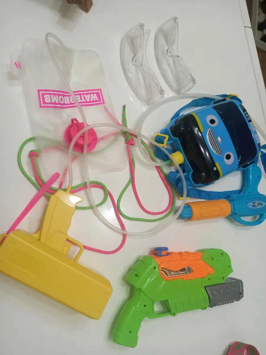 Waterbomb electric water gun, backpack water gun, pistol water gun, 2 goggles in bulk for 15000 won