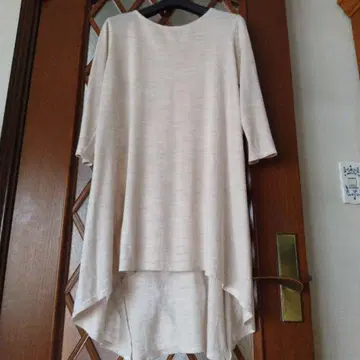 요건 레일,  베이지 튜닉 라운드 밑단 앞뒤 기장 차이 귀여움