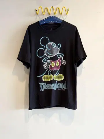 -Disney Parks- MICKEY GLOW IN THE DARK