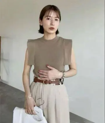클레인 스퀘어 소매 니트 톱