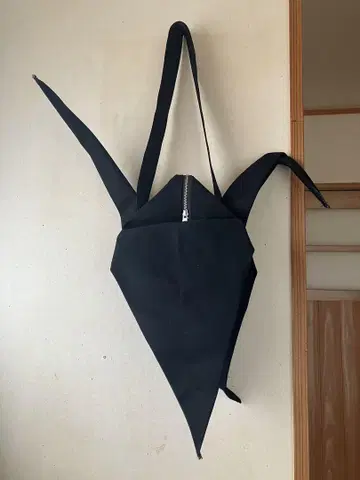개성 넘치는 입체적인 종이학 숄더백