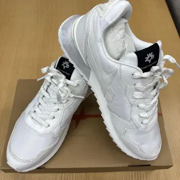 W6YZ 화이트 러닝화
