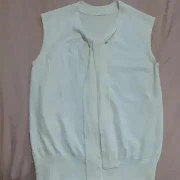 아이보리 슬리브리스 니트 베스트