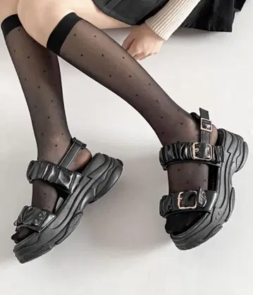 shoes in closet 통굽 개더 벨트 버클 스포츠 샌들
