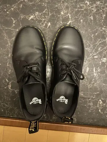 Dr. Martens 블랙 로퍼 UK5