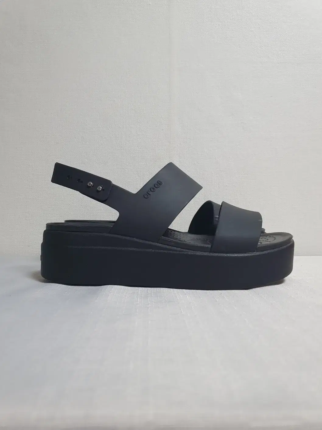 Shipping included, 250mm Crocs Brooklyn Low Wedge Heel Platform Sandals Black