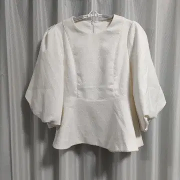 새상품급 RUIRUE BOUTIQUE 페플럼 벌룬 슬리브 자카드