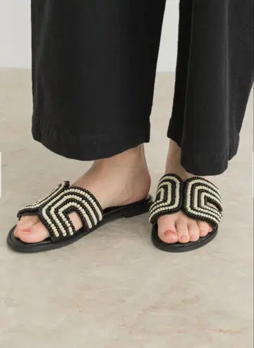 어반 리서치 도어스 비즈 샌들