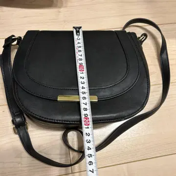 블랙 숄더백 플랩형