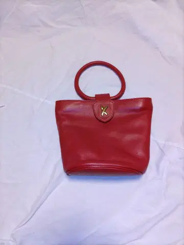 팔로마 피카소의 빨간색 백