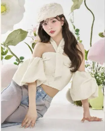 Darich 다리치 홀터넥 오프숄 트위드 상의 화이트