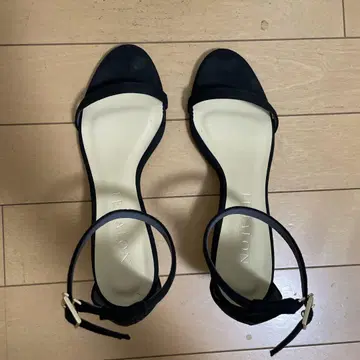 가격 인하^_^ Le Talon 스트랩 샌들