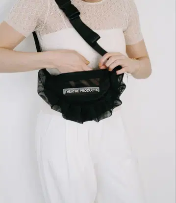 메쉬 프릴 라운드 숄더백 M