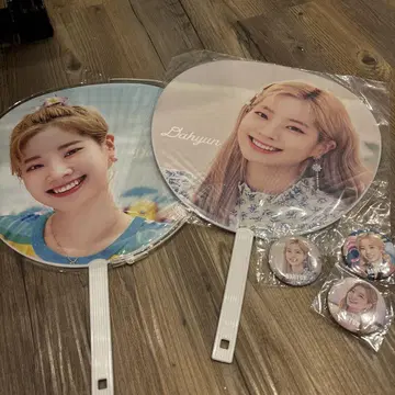 Dahyun 부채 배지 세트