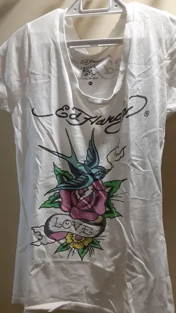 Ed Hardy 스와로와 장미 프린트 티셔츠 XS 화이트